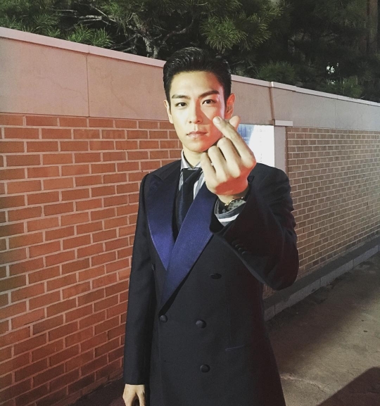 [bigbang][新闻]151219 [组图]top ins连续更新自拍 刷屏的鬼神大人