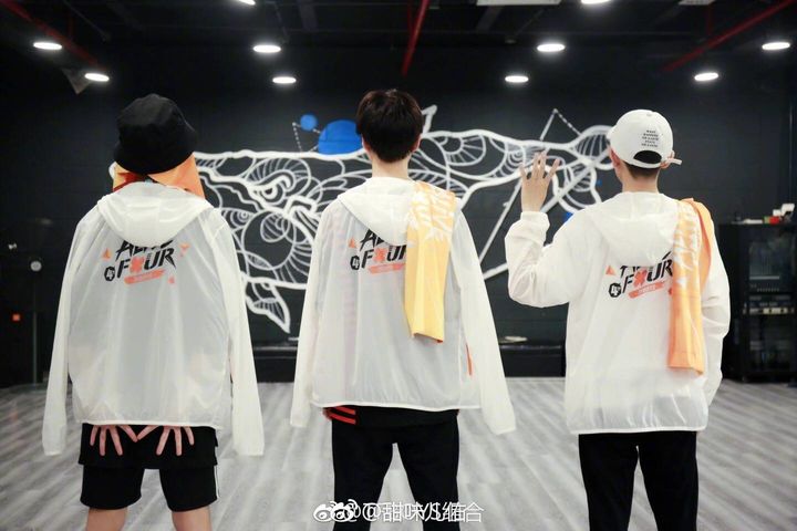 [tfboys[新闻]170806 四年背影杀 我们还可以看多少年?