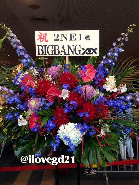 [bigbang][新闻]140706 bigbang为2ne1世巡日本站送花篮