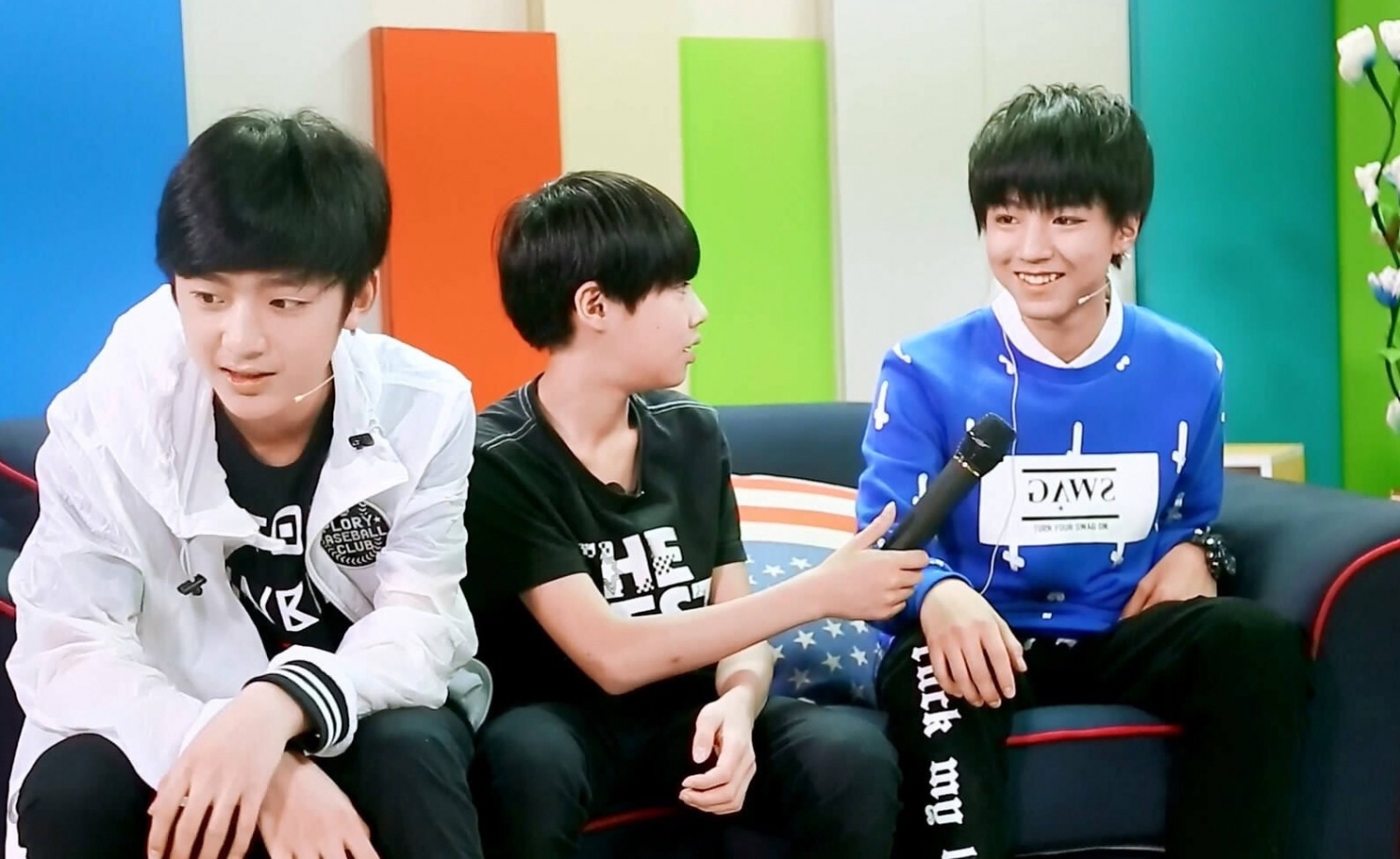 [tfboys][新闻]150430 tf少年go精彩预告 电话连线千玺 评冲天辫谁最