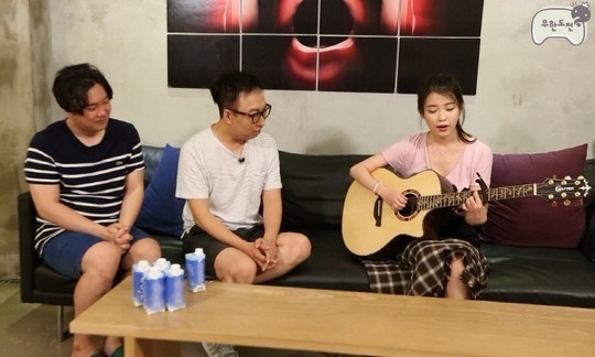 [iu][新闻]150715 陷入音乐中的iu-朴明秀 更多火花令人期待