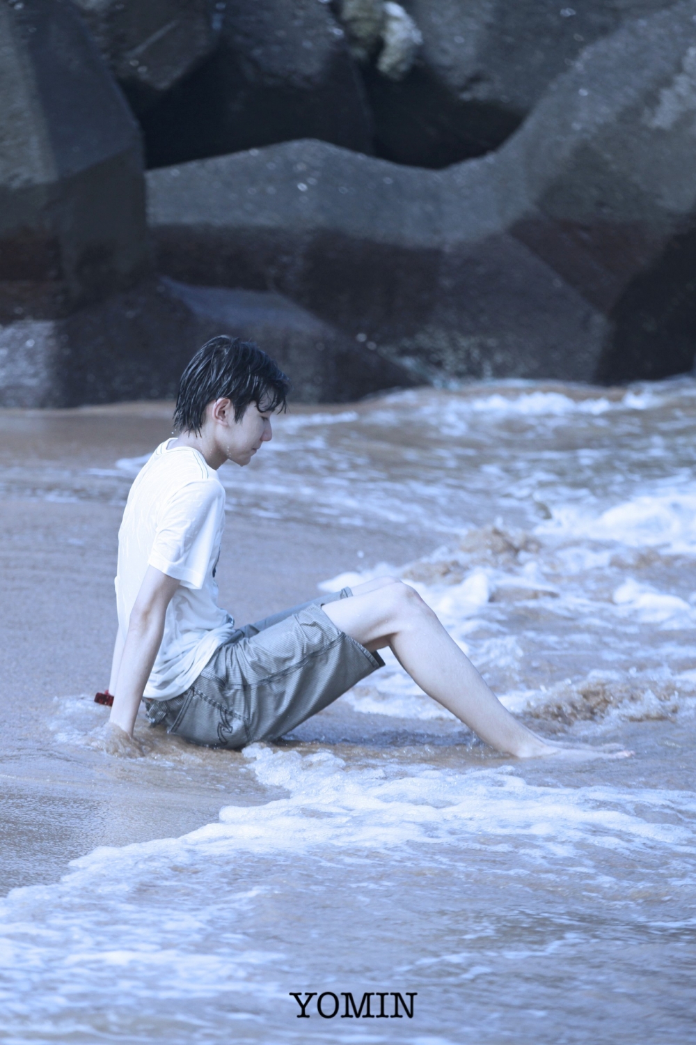 2015tfboys王源千玺台湾海边游_高清图片大全-爱豆app