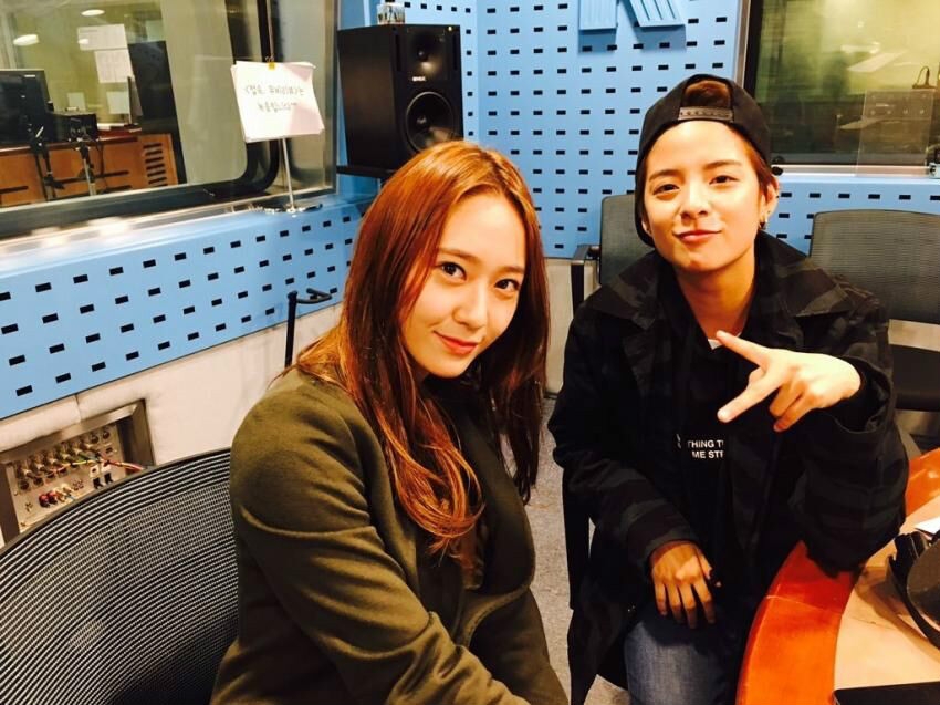 [郑秀晶][新闻]151103 krystal&amber金昌烈old school电台合照