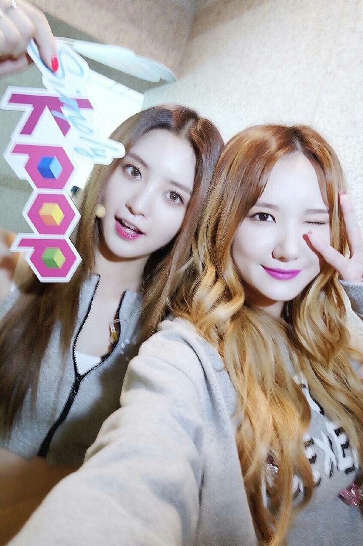 [exid][新闻]160623 exid美美后台自拍放出 记得收看《simply kpop》