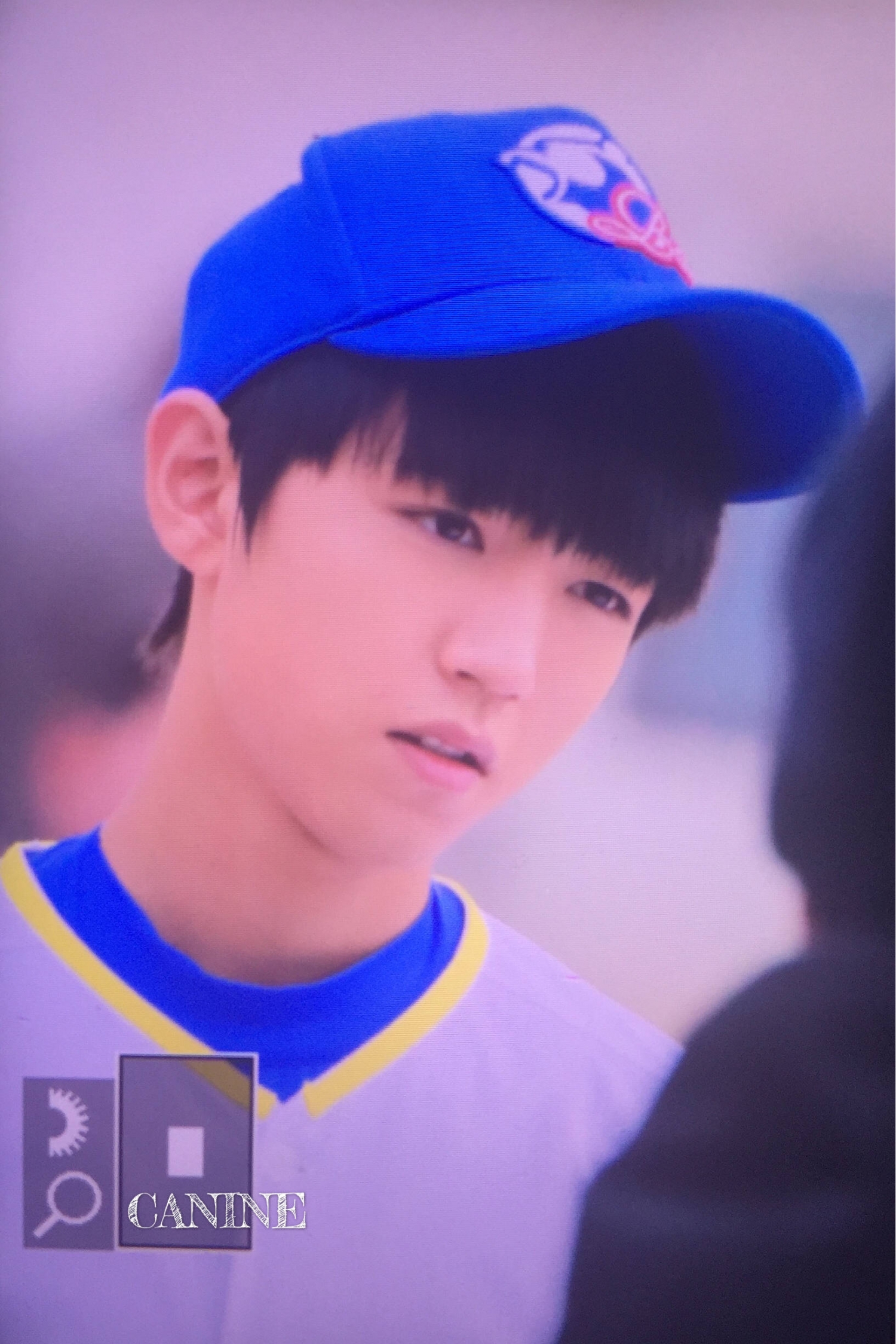 [tfboys[分享]161202 what?暨星巴克后阔少爷王俊凯又请kfc