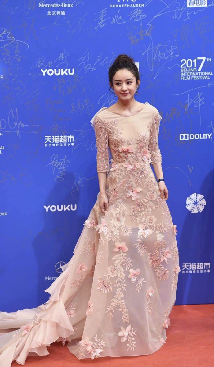 赵丽颖新闻170416女儿国剧组压轴登北影节开幕式红毯赵丽颖仙气范儿