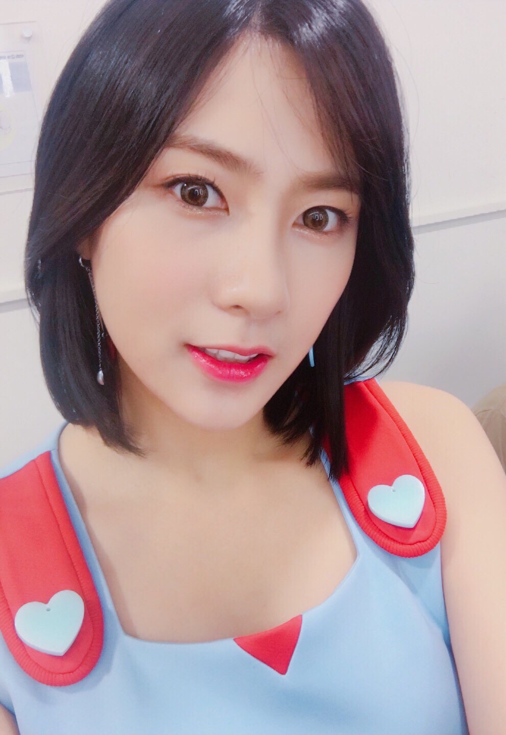 [apink[新闻]170702 同角度的自拍 不同美的夏荣