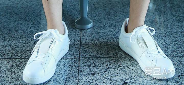 [TFBOYS][分享]170708 王俊凯创新鞋带新系法