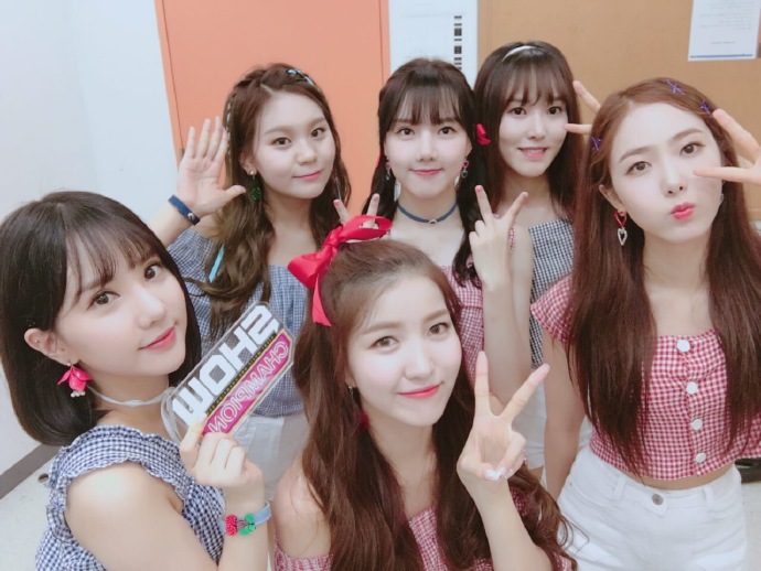 爱豆讯 2日下午,官推更新2p,并附文:gfriend 今天是什么日子