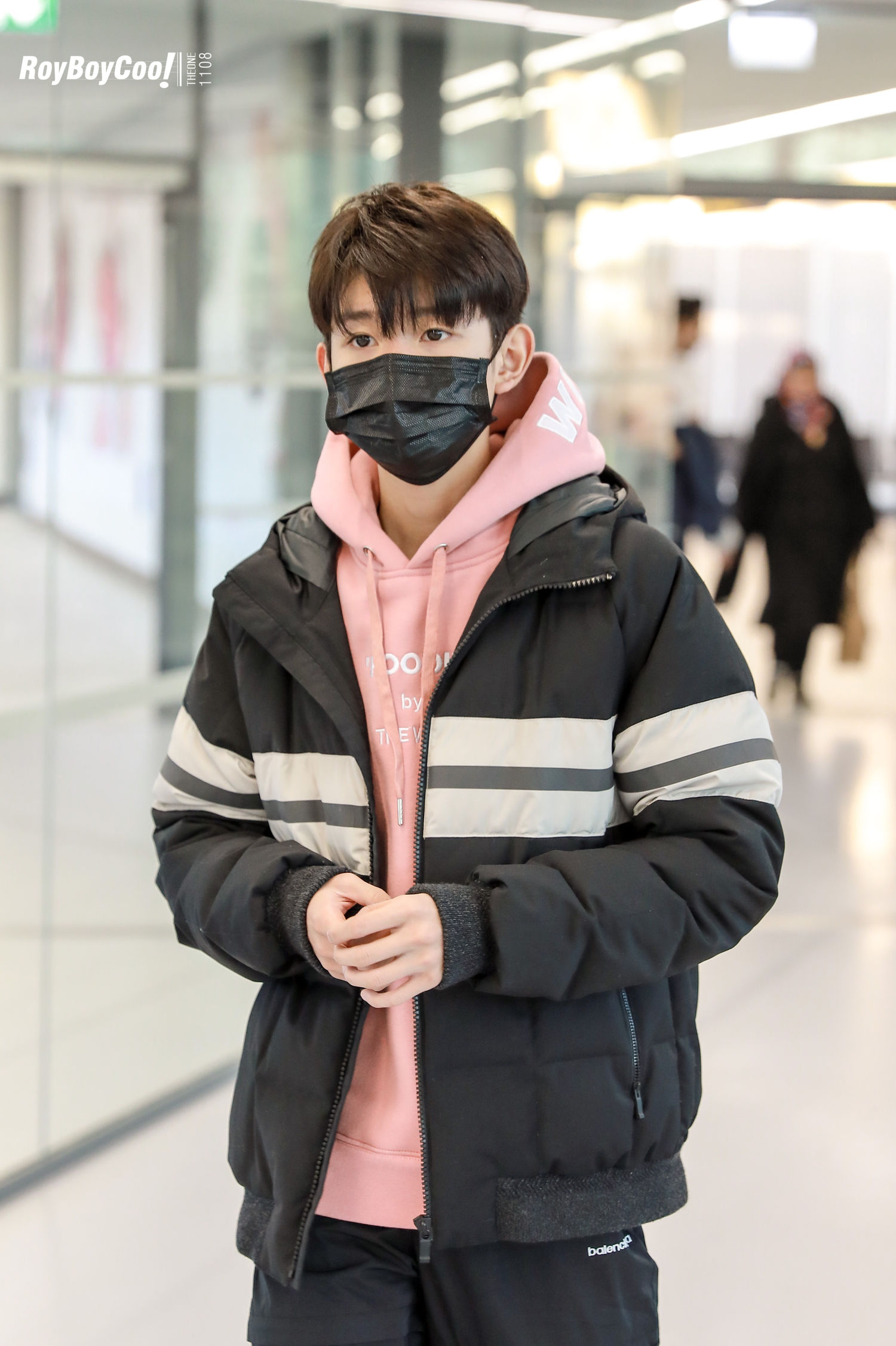 tfboys新闻180109王源挪威出发回国粉红卫衣又盐又甜