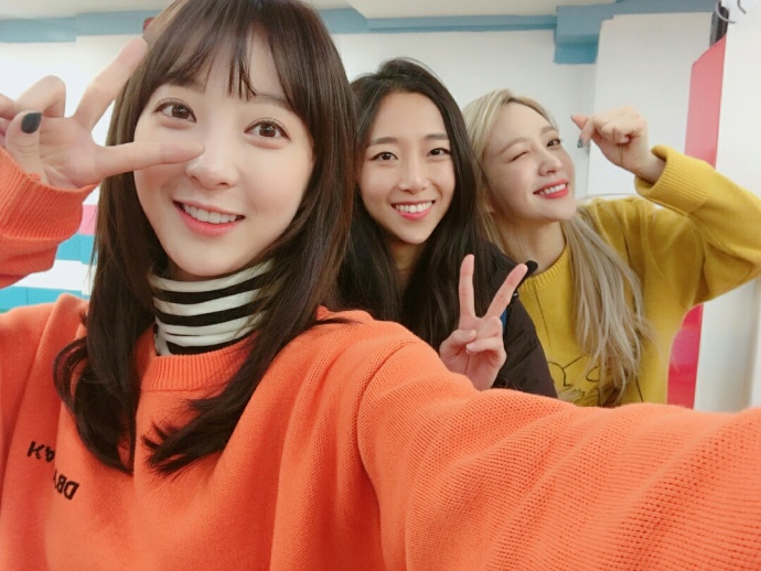 [exid[分享]180213 来自hani&慧潾的剪刀手与小心心 可爱聚集