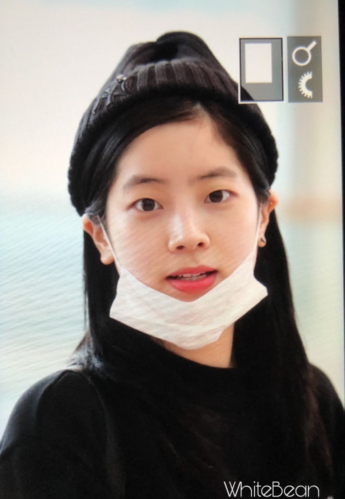 twice分享180315twice现身仁川机场出镜素颜也闪闪发光的美貌