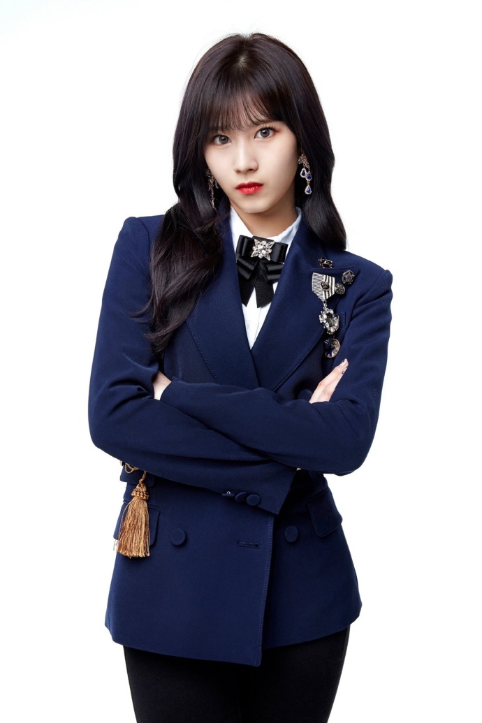 Twice 分享 攻气十足 的美女大佬们第二波mina Sana 志效制服诱惑来袭 雪花新闻