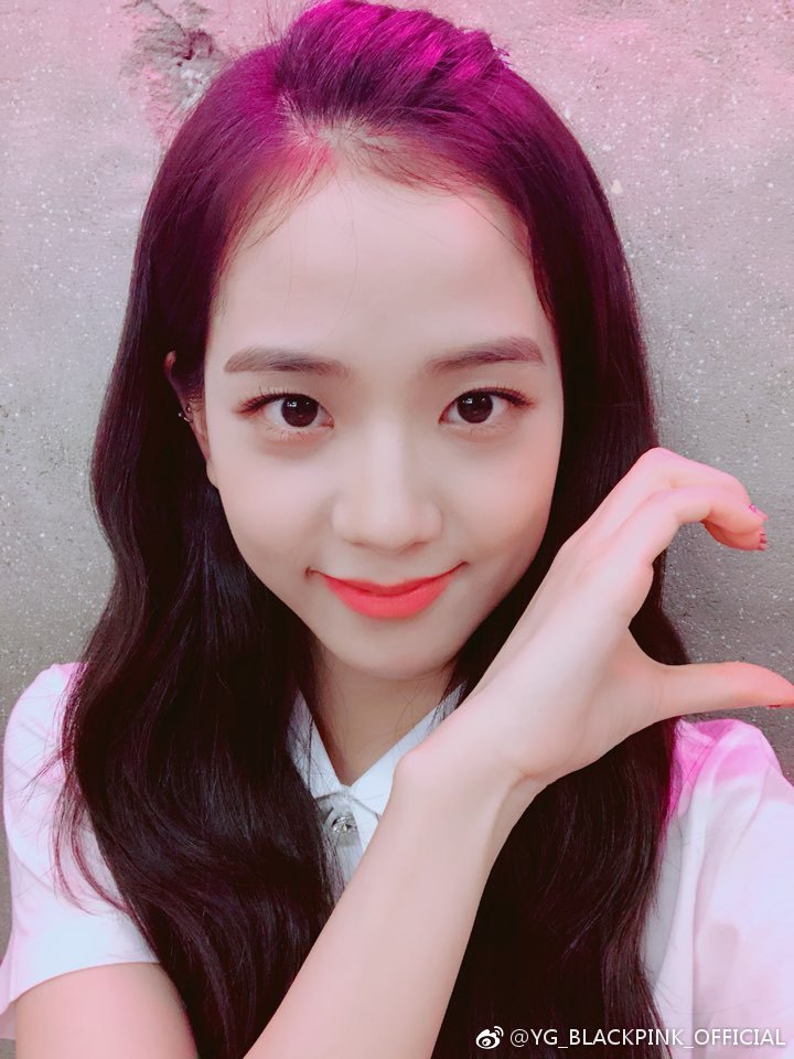 [blackpink][分享]180816 "手住另一半" jisoo-lisa提前预祝七夕快乐