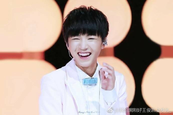 [tfboys][新闻]190301 虎牙少年王俊凯,笑容治愈满分