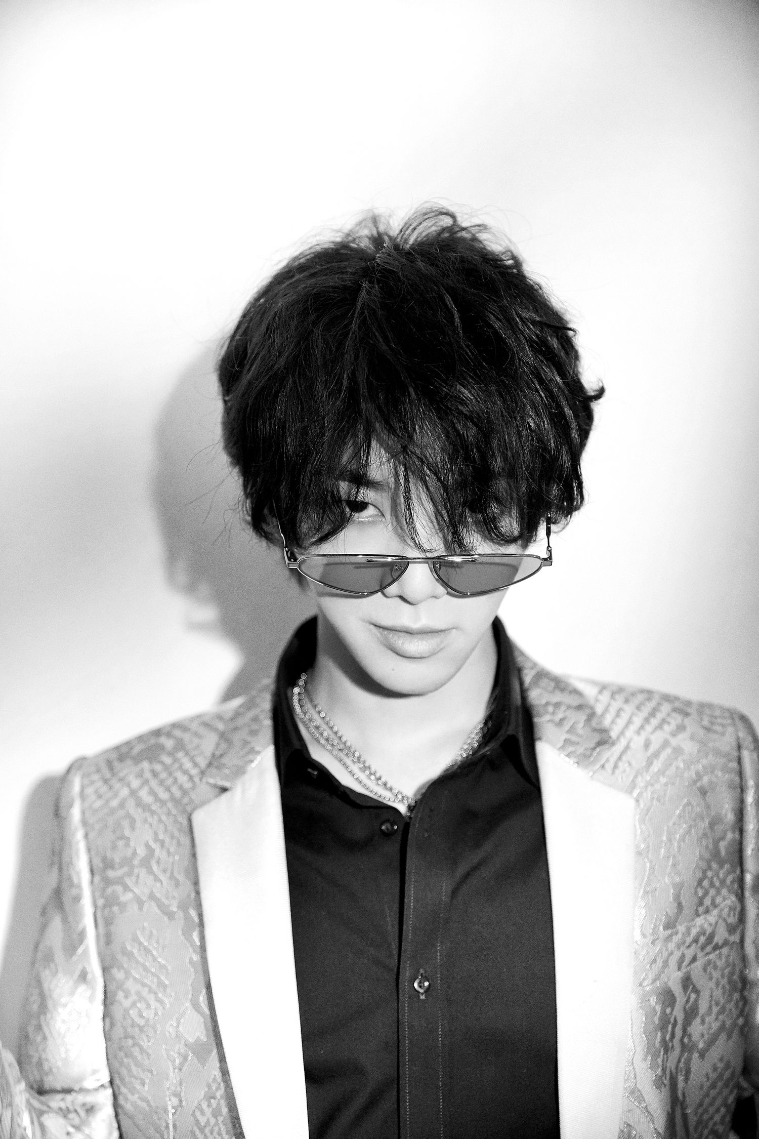 [华晨宇][新闻]190818 工作室更新华晨宇大片一组 花代表华晨宇惊艳