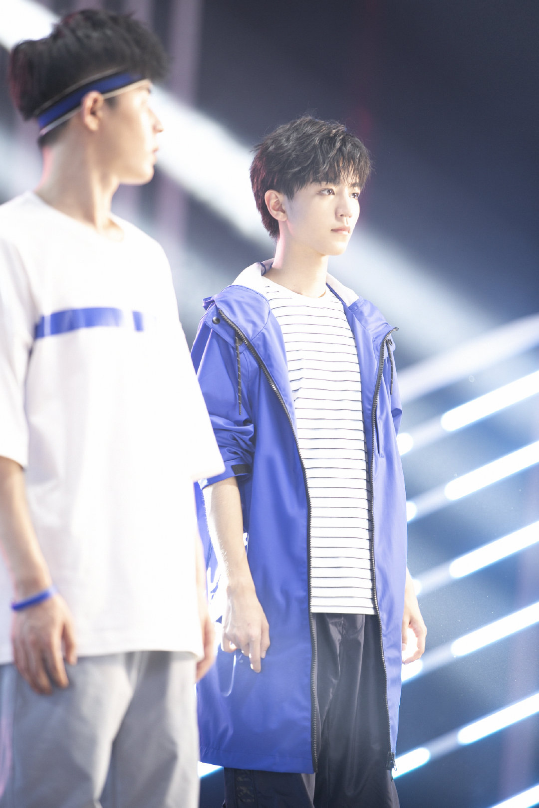 [tfboys][新闻]190923 王俊凯工作室发广告拍摄图片