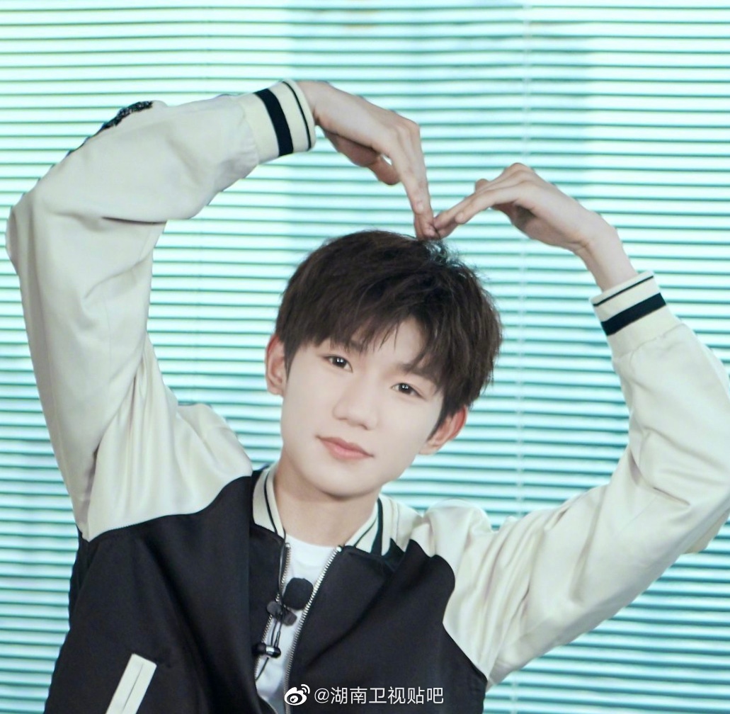 tfboys分享200531王源比心大合集接受刚哥的爱心吧