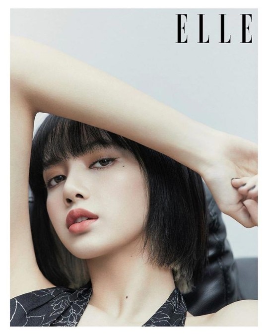 《elle》12月刊将通过elle官方网站公开lisa以坚持留刘海短发造型