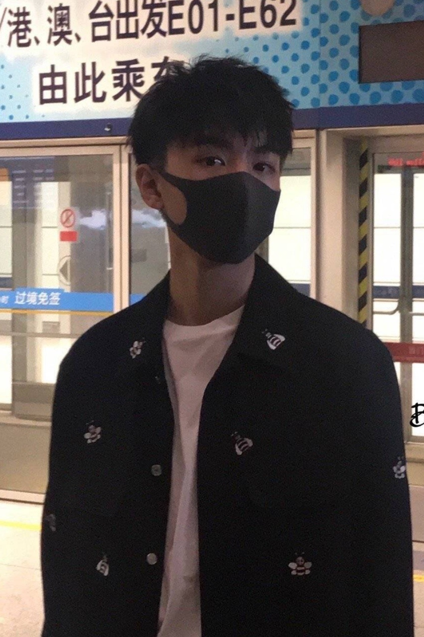 tfboys分享210220分享戴口罩的王俊凯合集这是连口罩也挡不住的帅气