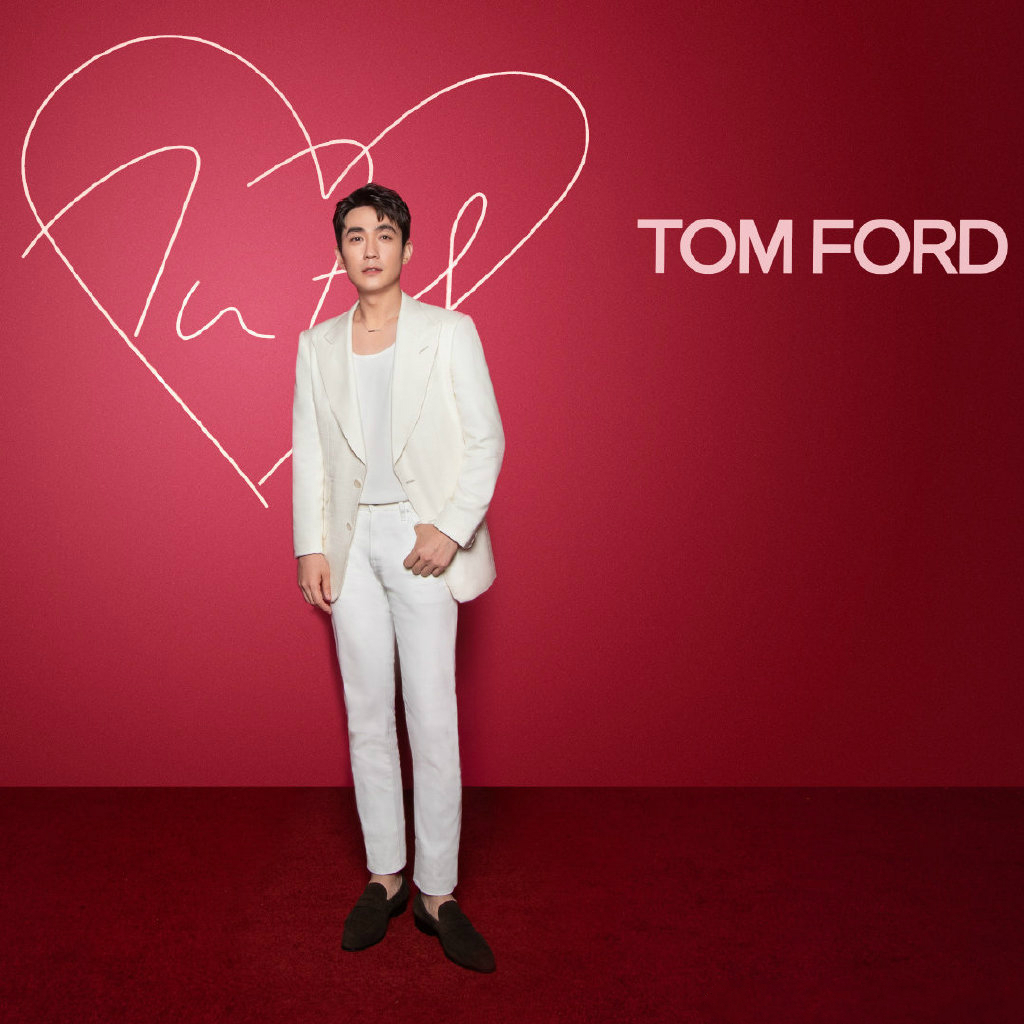 朱一龙新闻210507tomford分享朱一龙活动现场照永远为白马王子龙疯狂