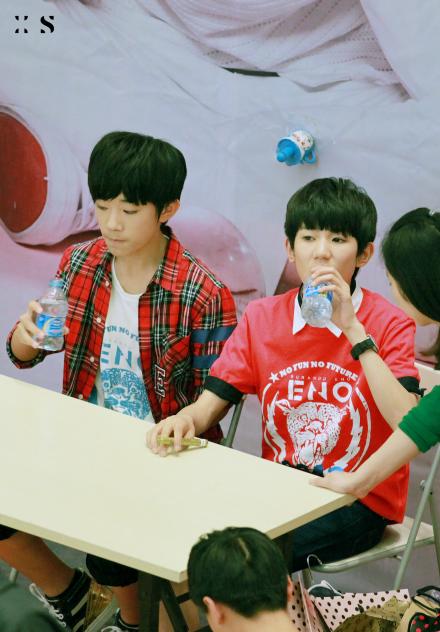 2014tfboys《魔法城堡》北京签售会