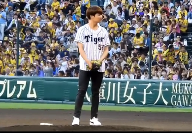 170602【柾国】职业棒球交流赛 开球