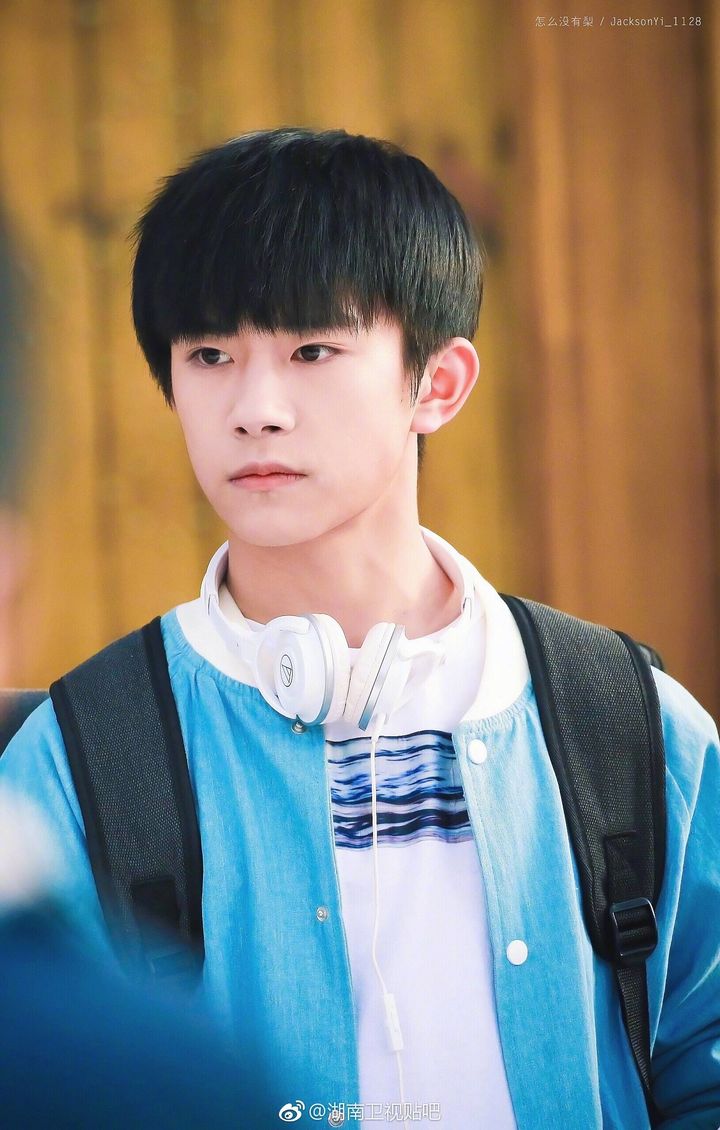 [tfboys[分享]170727 湖畔安静的画手尹柯 你坐着就是风景