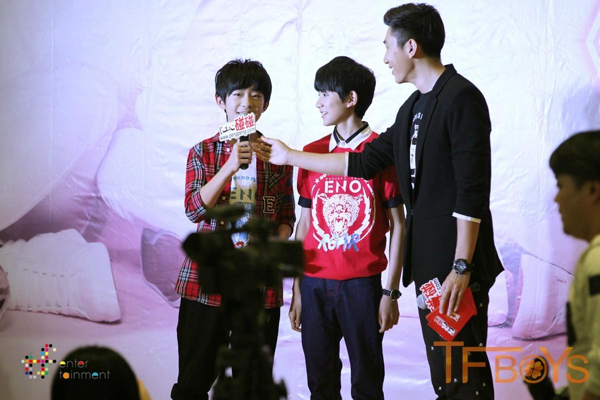 2014tfboys《魔法城堡》北京签售会