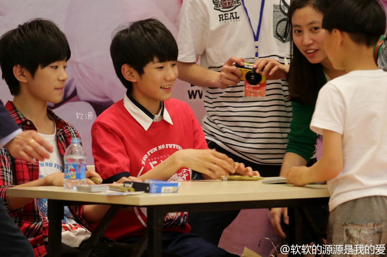 2014tfboys《魔法城堡》北京签售会