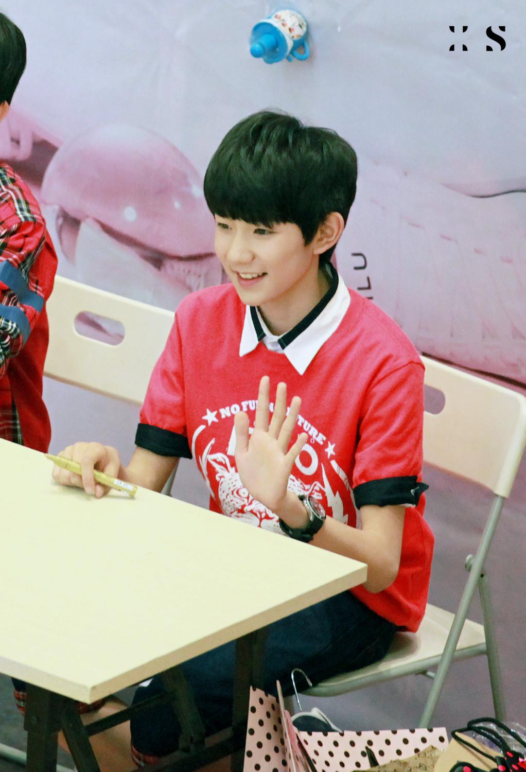 2014tfboys《魔法城堡》北京籤售會_高清圖片大全-愛豆app