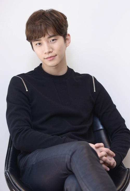 [2pm][新聞]150403 二十李俊昊 偶像,發展的潛能無限大