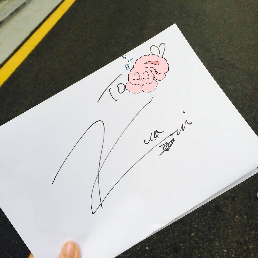 EXO][分享]150812 咖啡店偶遇KAI获签名--爱豆APP