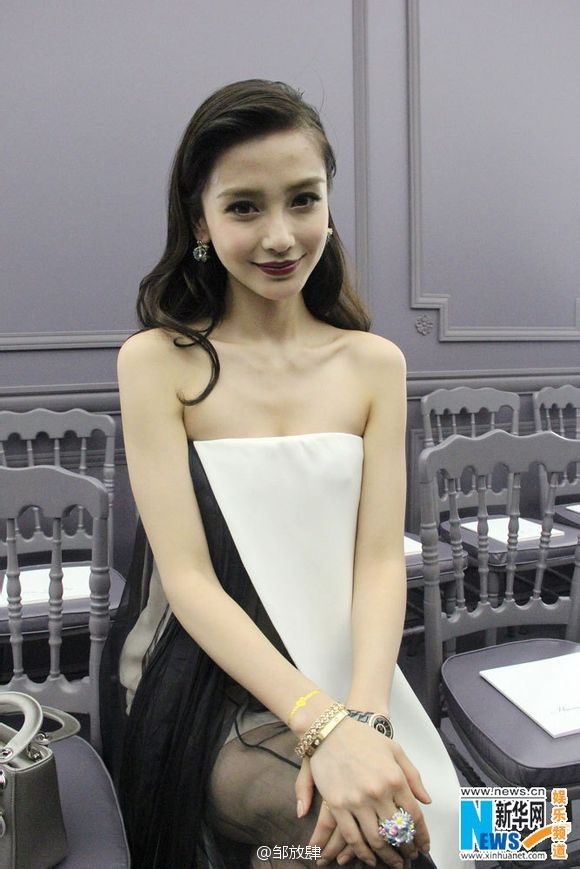 [angelababy][分享]160511 baby妖豔紅唇照片 粉絲大呼太美膩