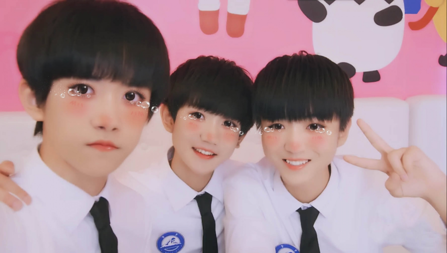 [tfboys[分享]161002 前方高能!添福宝带你一起来晒哭哭萌自拍