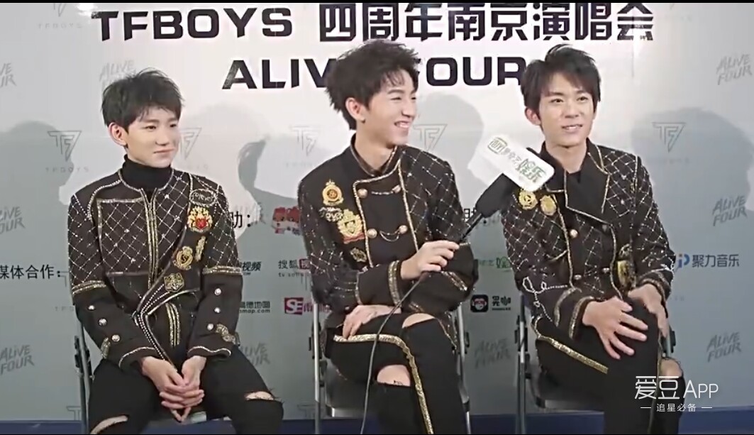 tfboys四週年演唱會媒體見面會後,三隻接受了愛奇藝專訪並大聊十暮篌