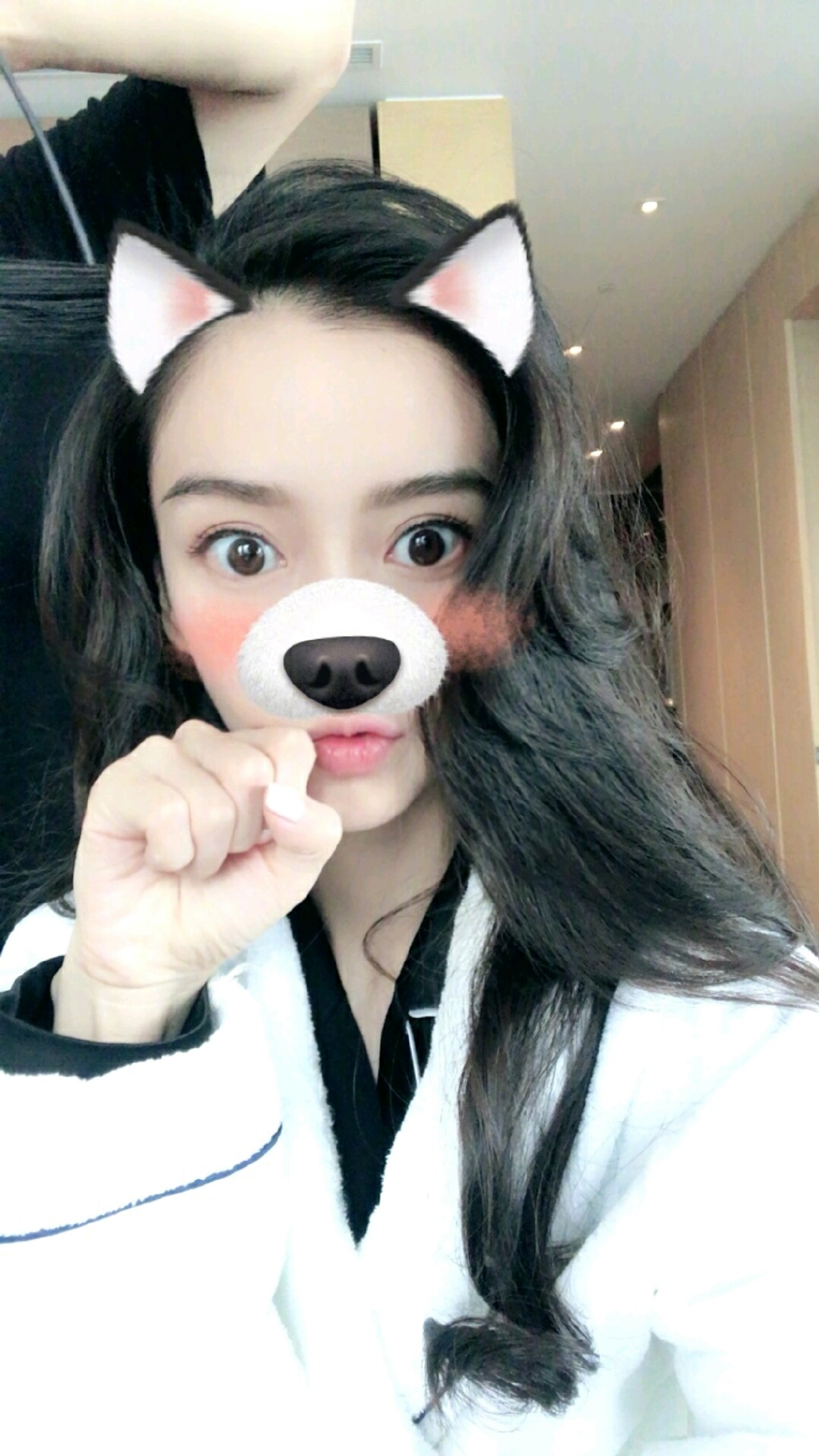 [angelababy][新聞]170923 寵粉狂魔上線 angelababy微博故事更新自拍