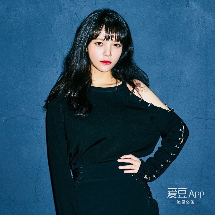 [aoa][新聞]171117 唇紅齒白,申智珉完全洋娃娃般的美貌啊