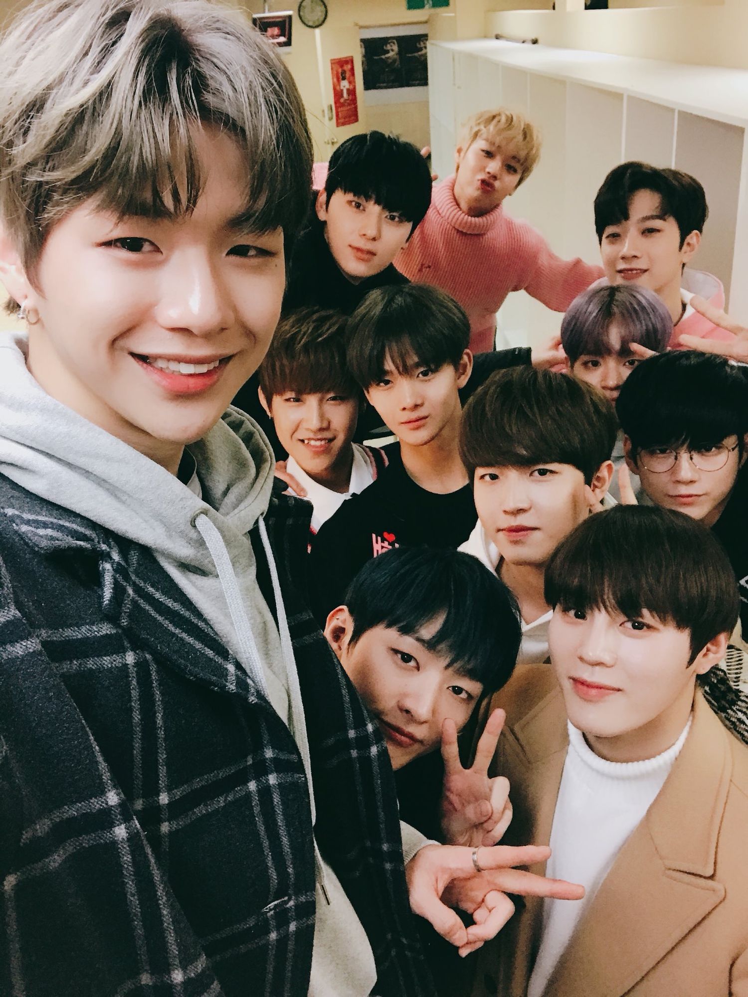 [wanna one][新聞]171118 籤售帥出新高 wanna one與你再約