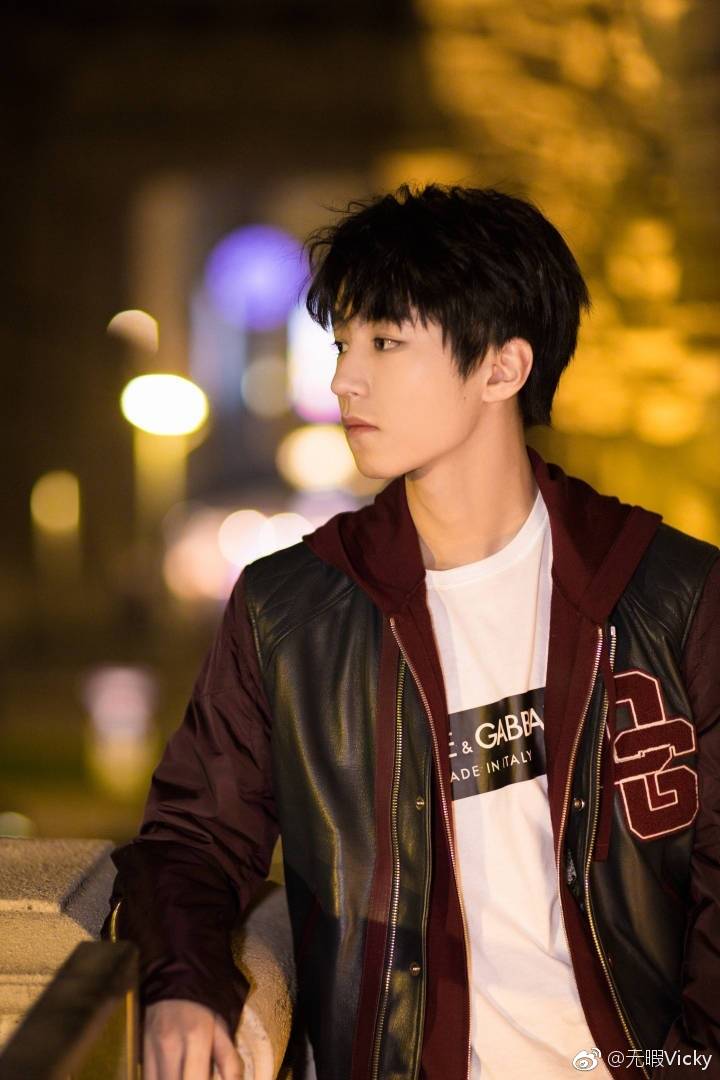 [tfboys][分享]180306 王俊凱從可愛小土豆變身撩妹美男 童年少年照引