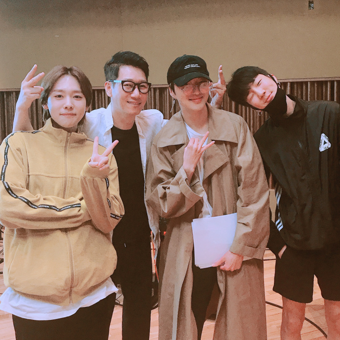 [winner[新闻]180419 旻浩缺席王鼻子大叔补上 依旧是四人swag