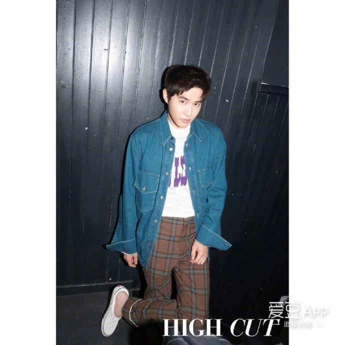 7日《highcut》通过官博公开一组为suho和金焕熙拍摄的画报.