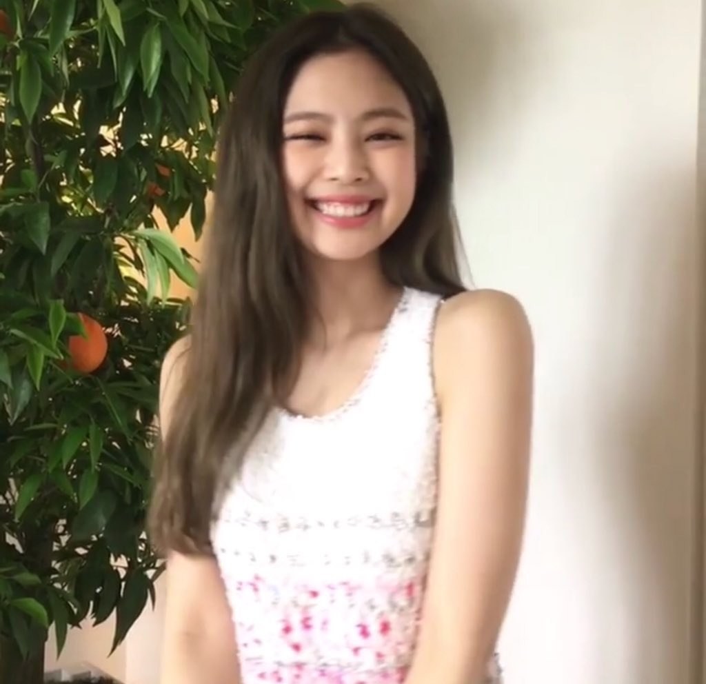 blackpink分享180612熱帖小公主的日常人間香奈兒jennie又引韓網熱議