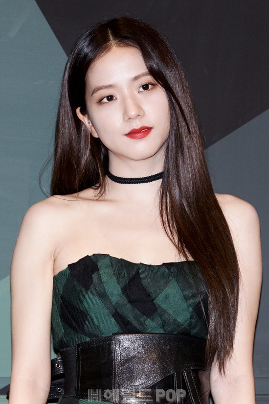 blackpink新聞190819氣質女神降臨金智秀驚豔亮相某品牌發佈會活動