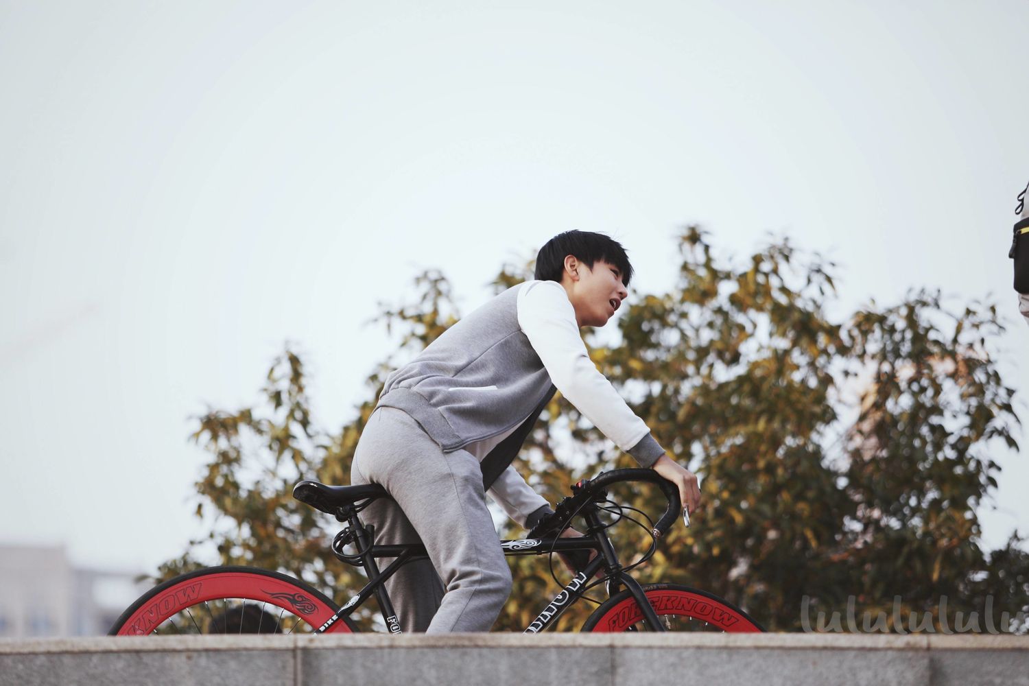 [tfboys][分享]200214 十八岁骑行少年王俊凯合集,骑上单车带你环游