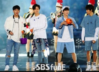 [新闻]161001 2016BOF开幕式  B1A4带来火热精彩表演