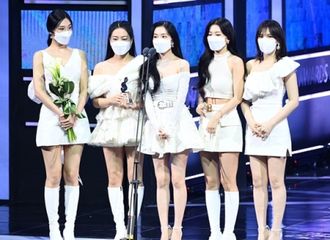 [新闻]220127 Red Velvet凭借《Queendom》获得“年度歌手奖”