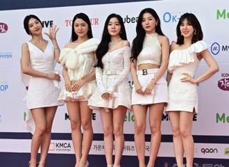 [新闻]220127 Red Velvet出席第11届Gaon Chart Music Awards红毯，“忘记寒冷的迷你裙”